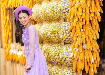 Hoa Khôi Công Sở Ninh Diên Linh khoe vẻ đẹp thuần Việt trong tà áo dài chào Xuân Quý Mão 2023