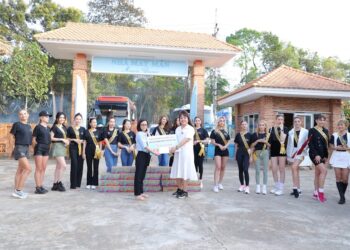 Thí sinh Miss Business Global 2023 thăm mái ấm “Nhà may mắn” huyện Krông Nô