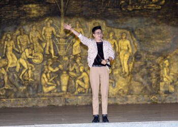 Bản remix“Sao cũng được” ca khúc hit làm “bùng nổ” tại chương trình giao lưu văn hoá tại Đăk Nông.